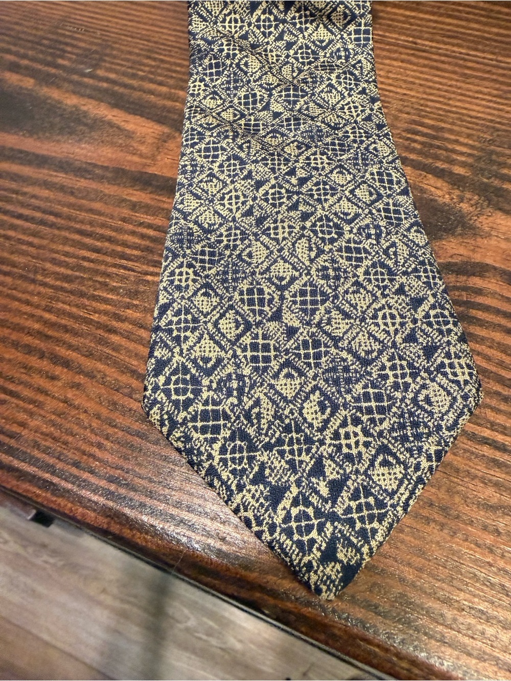Brooks Brothers Makers Silk Tie Navy cream/ Gold Geometric USA Classic Preppy - Picture 2 of 5